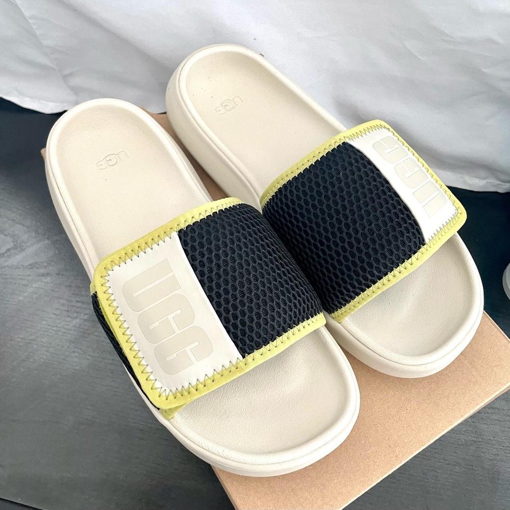 Ugg Women’s LA Light Slide Sandal